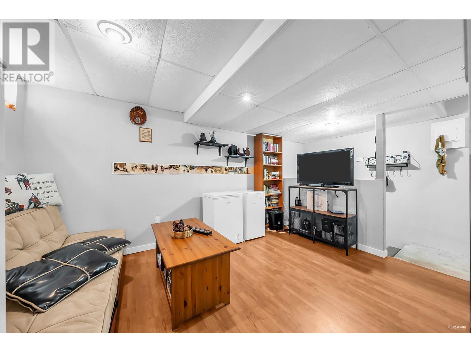 Photo 24 of 16 225 W 14th Street, North Vancouver BC