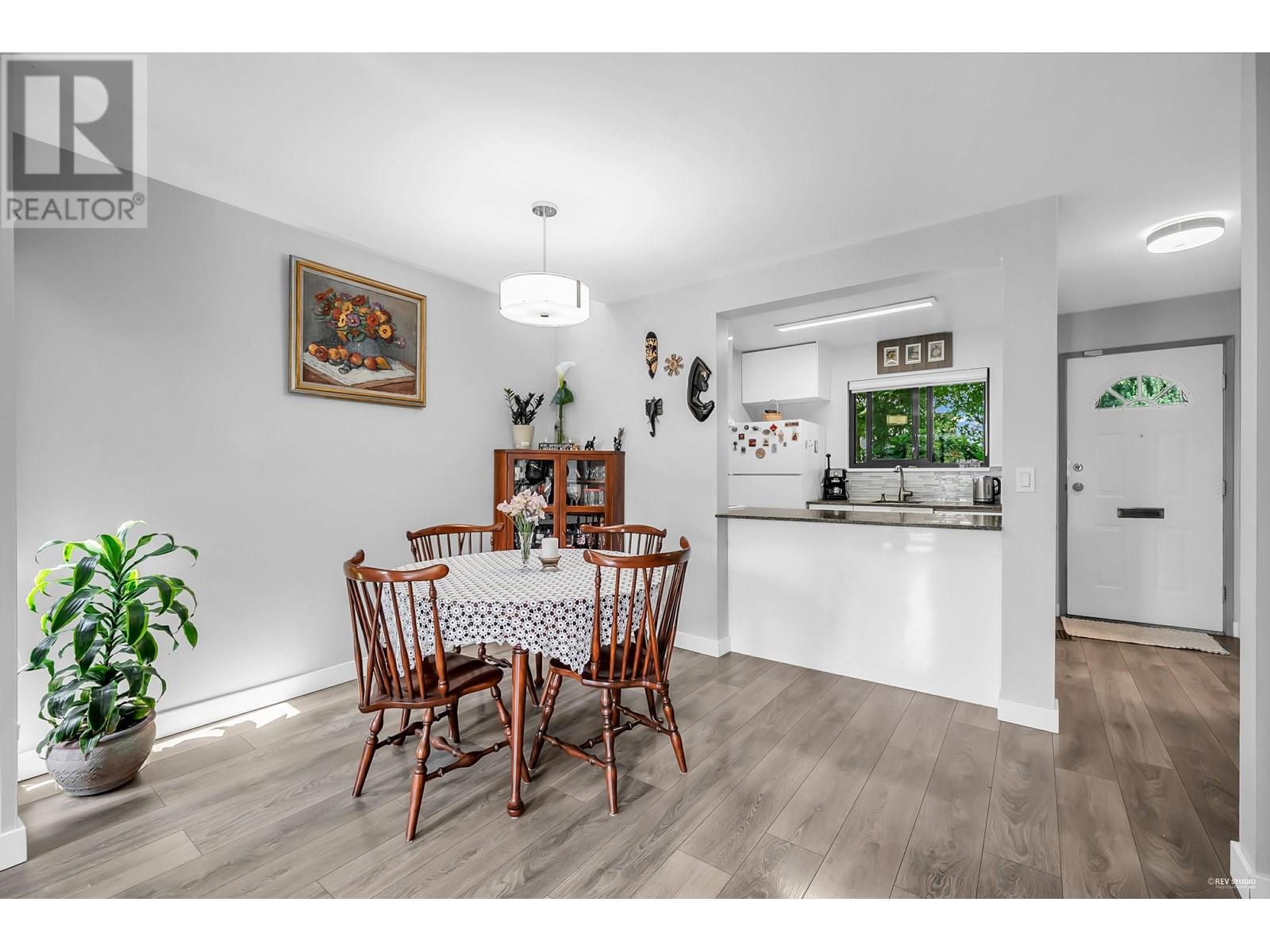 Photo 9 of 16 225 W 14th Street, North Vancouver BC