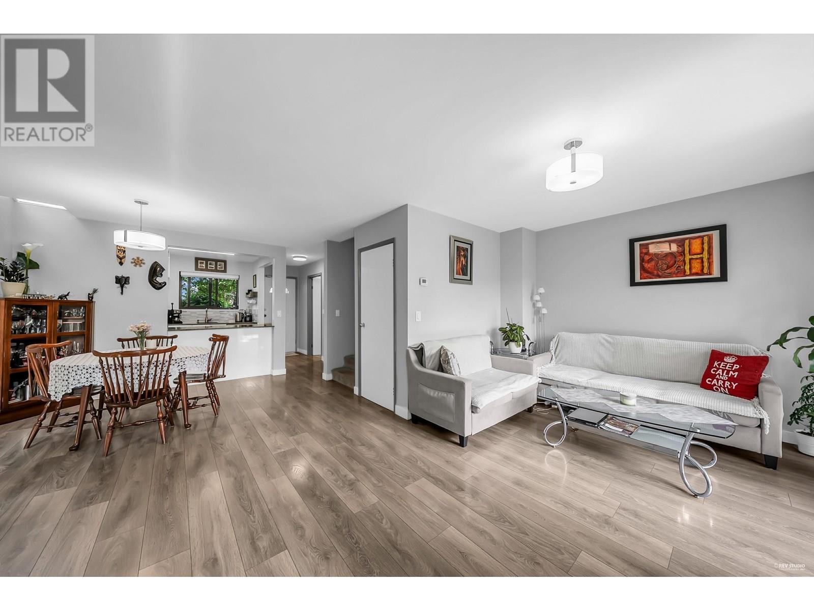 Photo 14 of 16 225 W 14th Street, North Vancouver BC