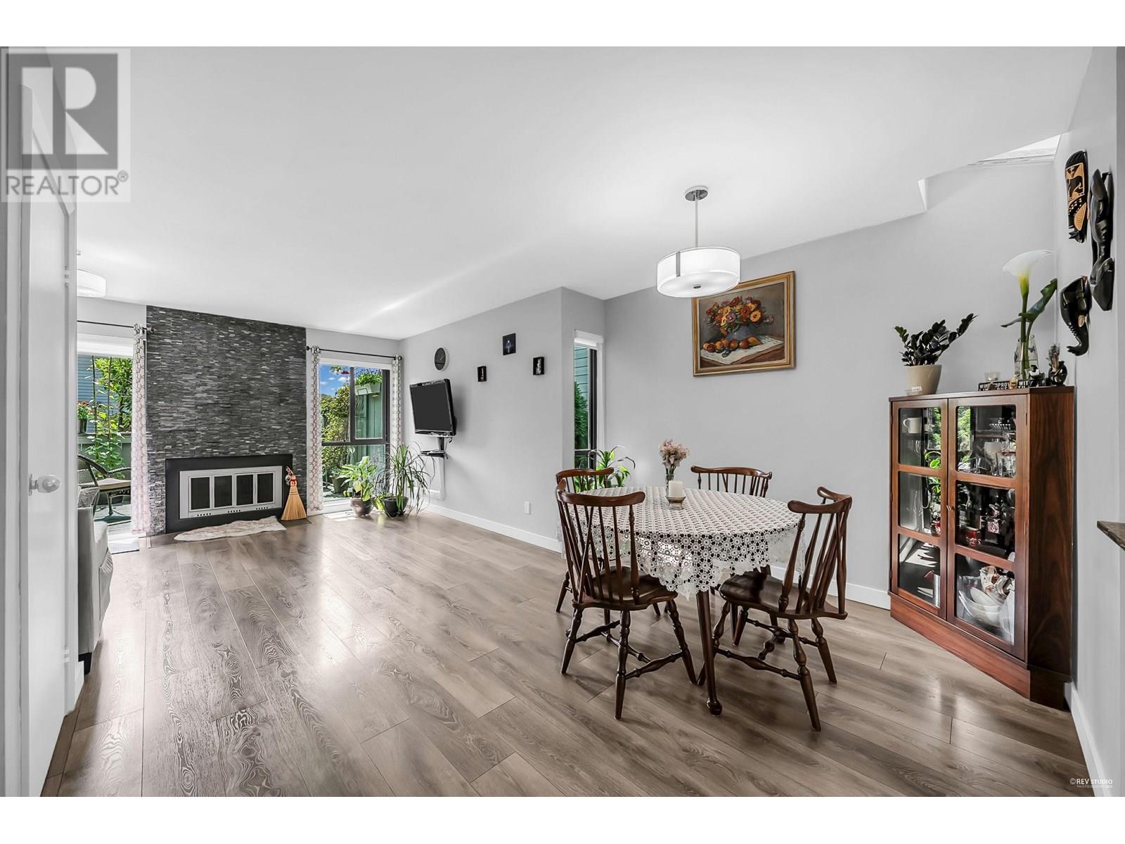 Photo 11 of 16 225 W 14th Street, North Vancouver BC