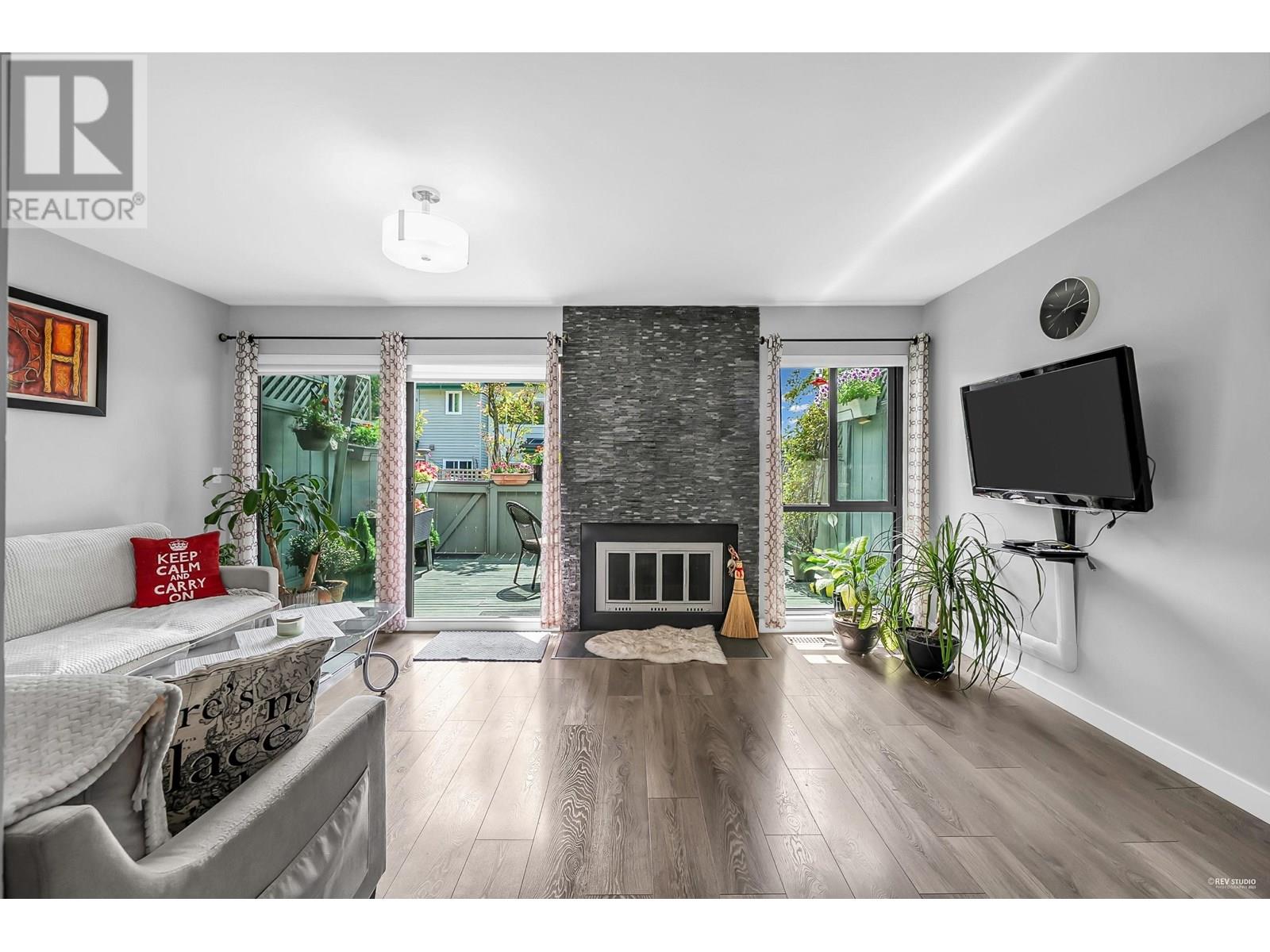 Photo 10 of 16 225 W 14th Street, North Vancouver BC