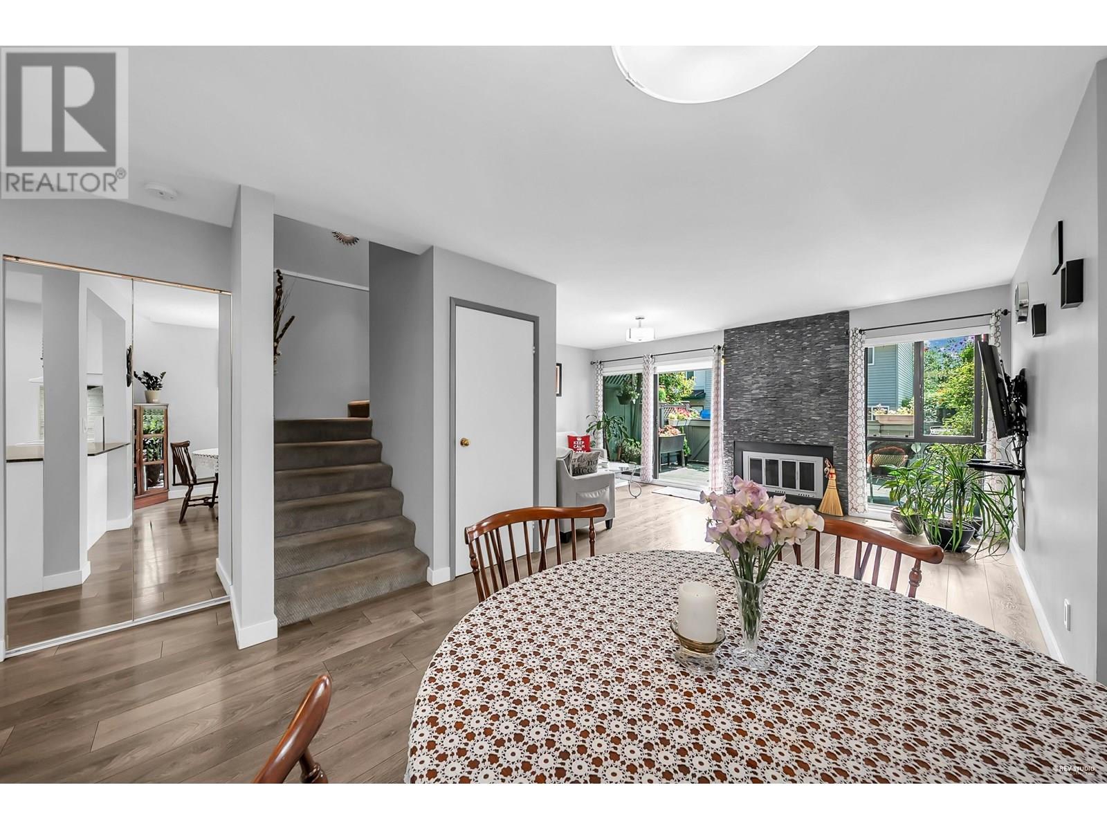 Photo 8 of 16 225 W 14th Street, North Vancouver BC