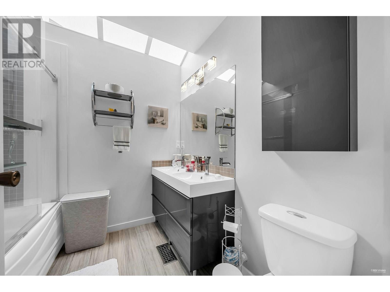 Photo 21 of 16 225 W 14th Street, North Vancouver BC