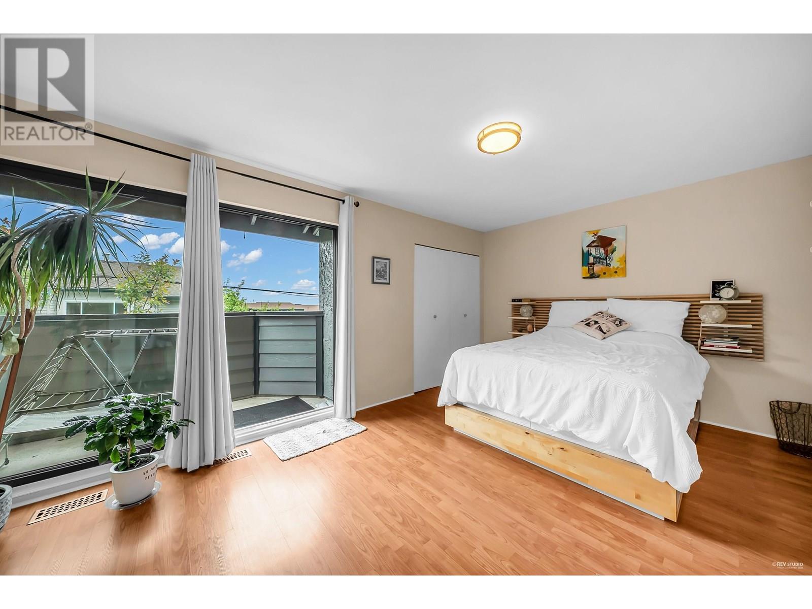 Photo 18 of 16 225 W 14th Street, North Vancouver BC