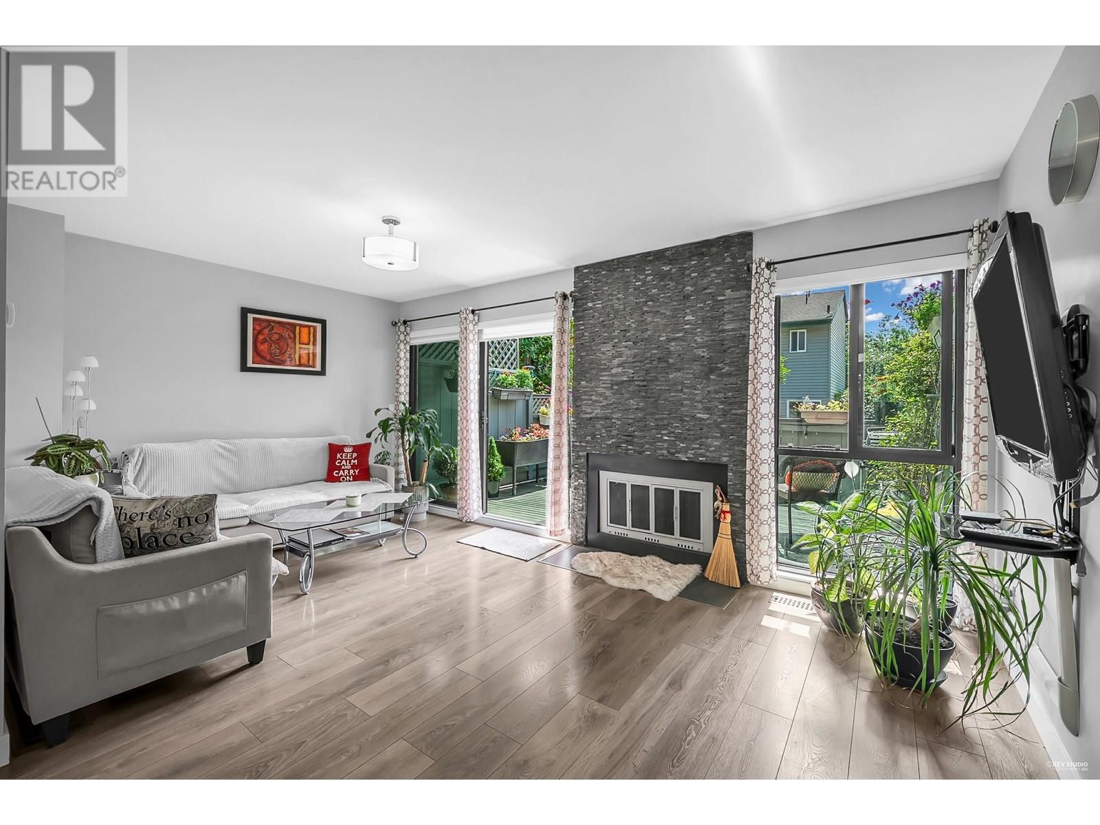 Photo 12 of 16 225 W 14th Street, North Vancouver BC