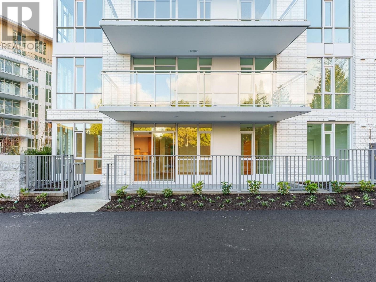 Photo 4 of 102 2375 Emery Court, North Vancouver BC