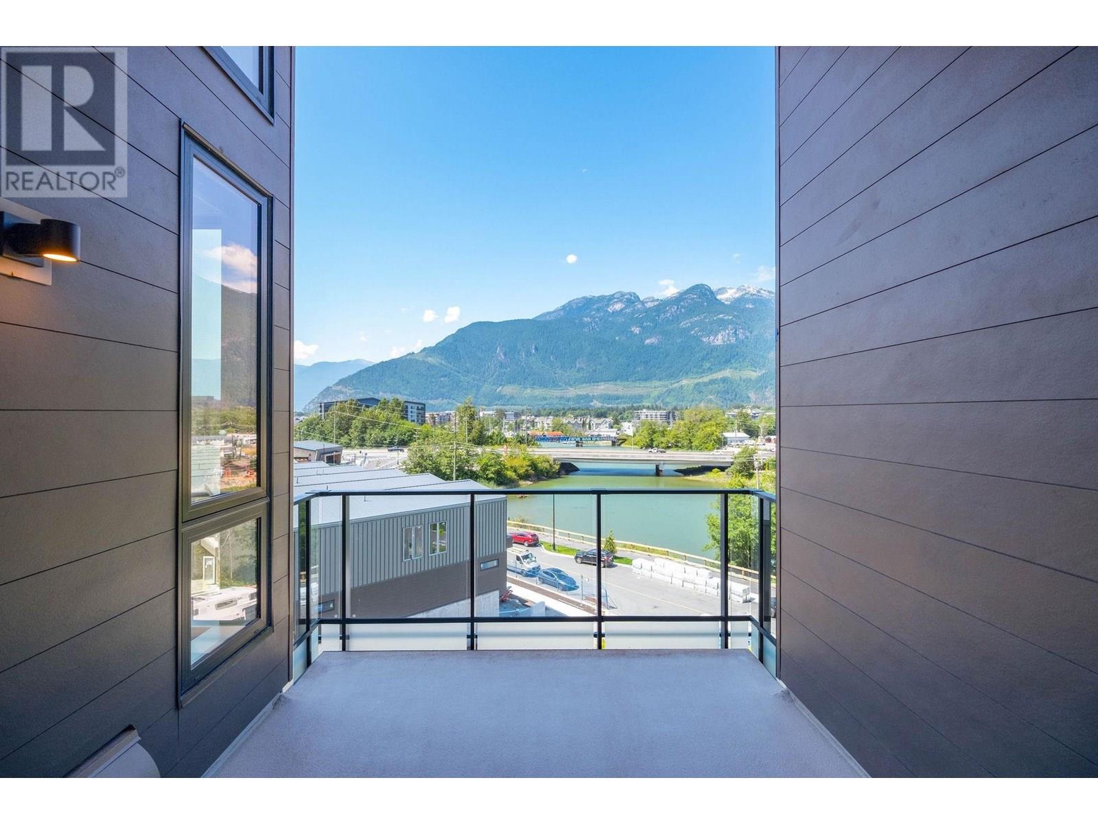Photo 14 of 513 1506 Scott Crescent, Squamish BC
