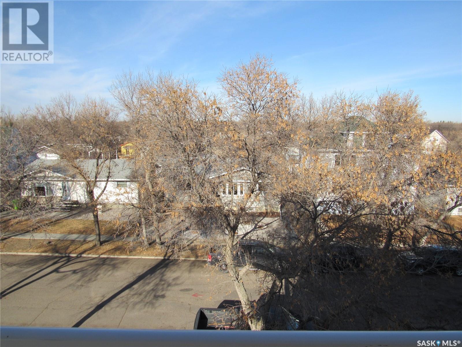 Photo 3 of 303 210 3rd Avenue E, Rosetown SK
