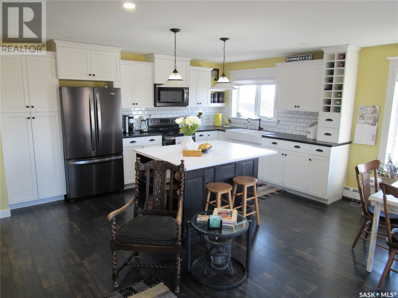 Photo 12 of 303 210 3rd Avenue E, Rosetown SK