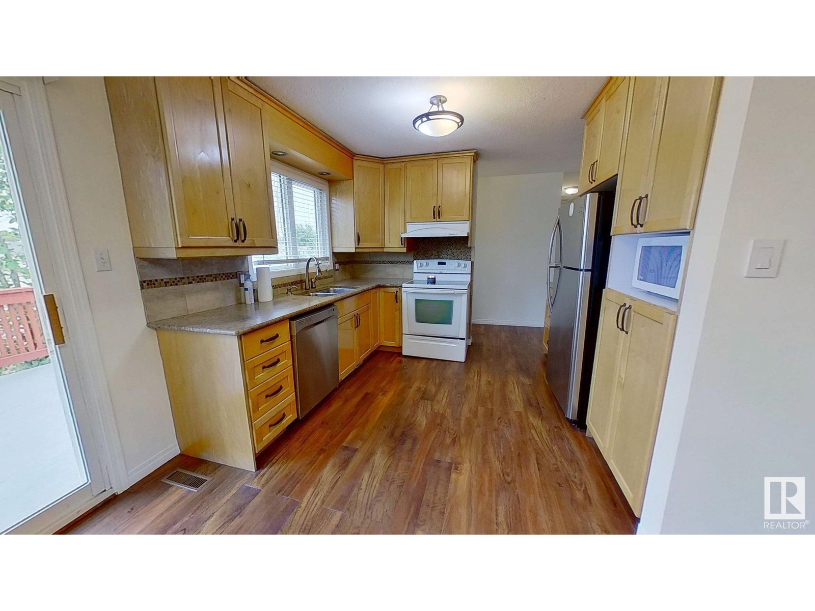 Photo 6 of 3432 81 St Nw, Edmonton AB
