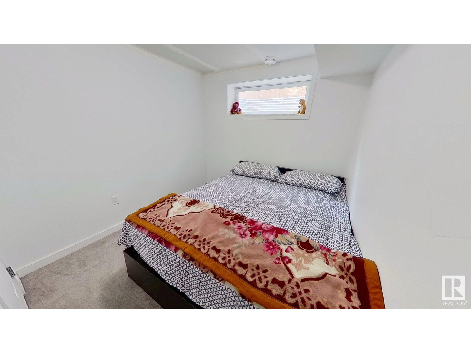 Photo 16 of 5596 Stevens Cr Nw, Edmonton AB