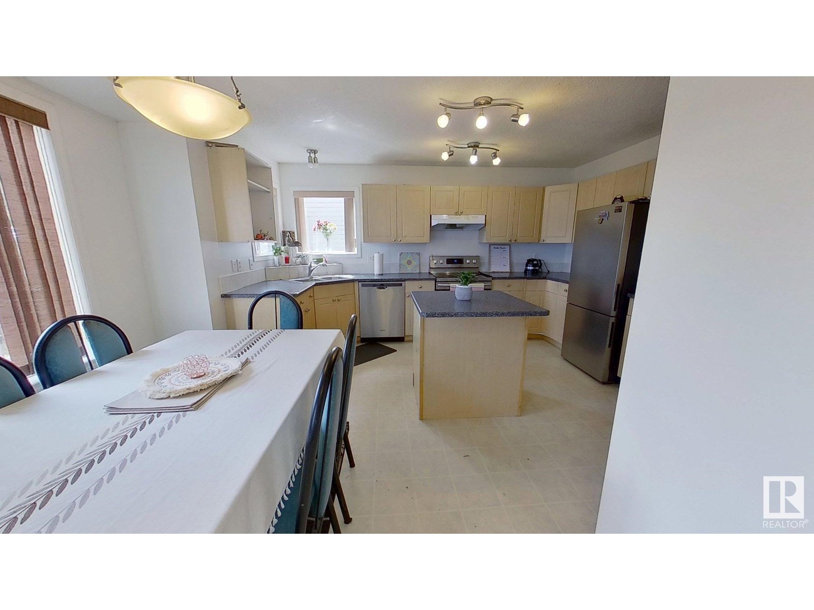 Photo 7 of 5596 Stevens Cr Nw, Edmonton AB
