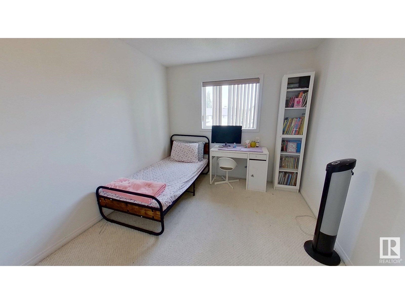 Photo 9 of 5596 Stevens Cr Nw, Edmonton AB