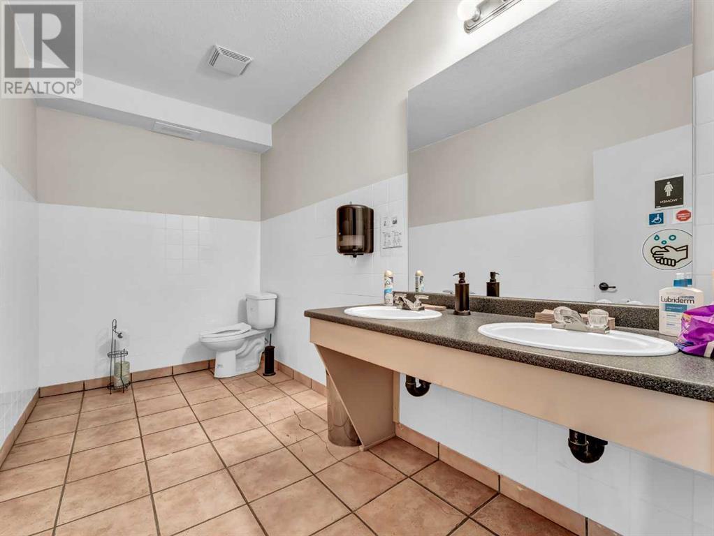 Photo 18 of 645 3 Street Se, Medicine Hat AB
