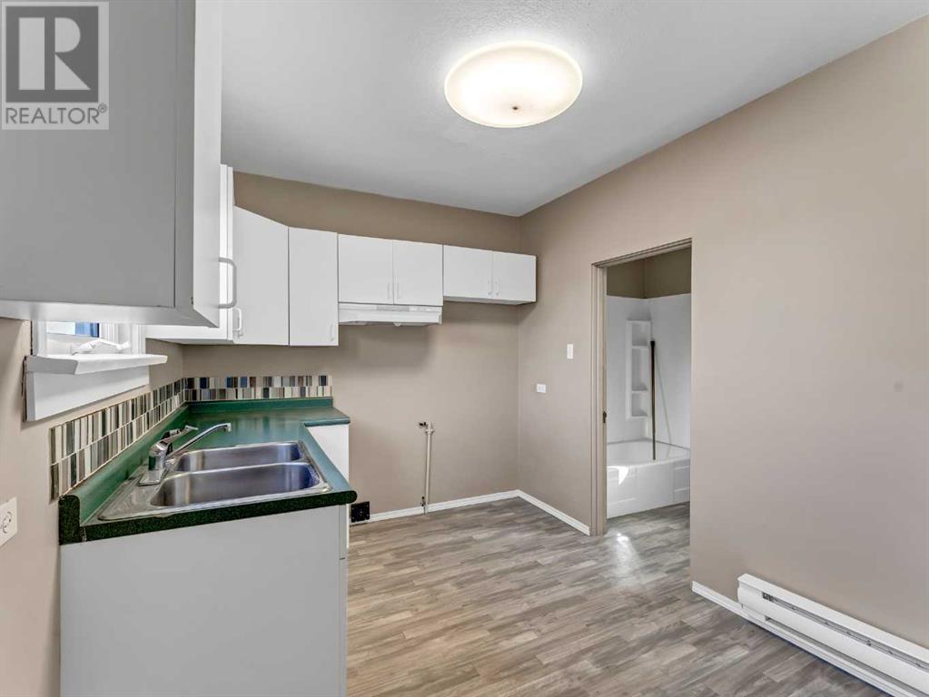 Photo 42 of 645 3 Street Se, Medicine Hat AB