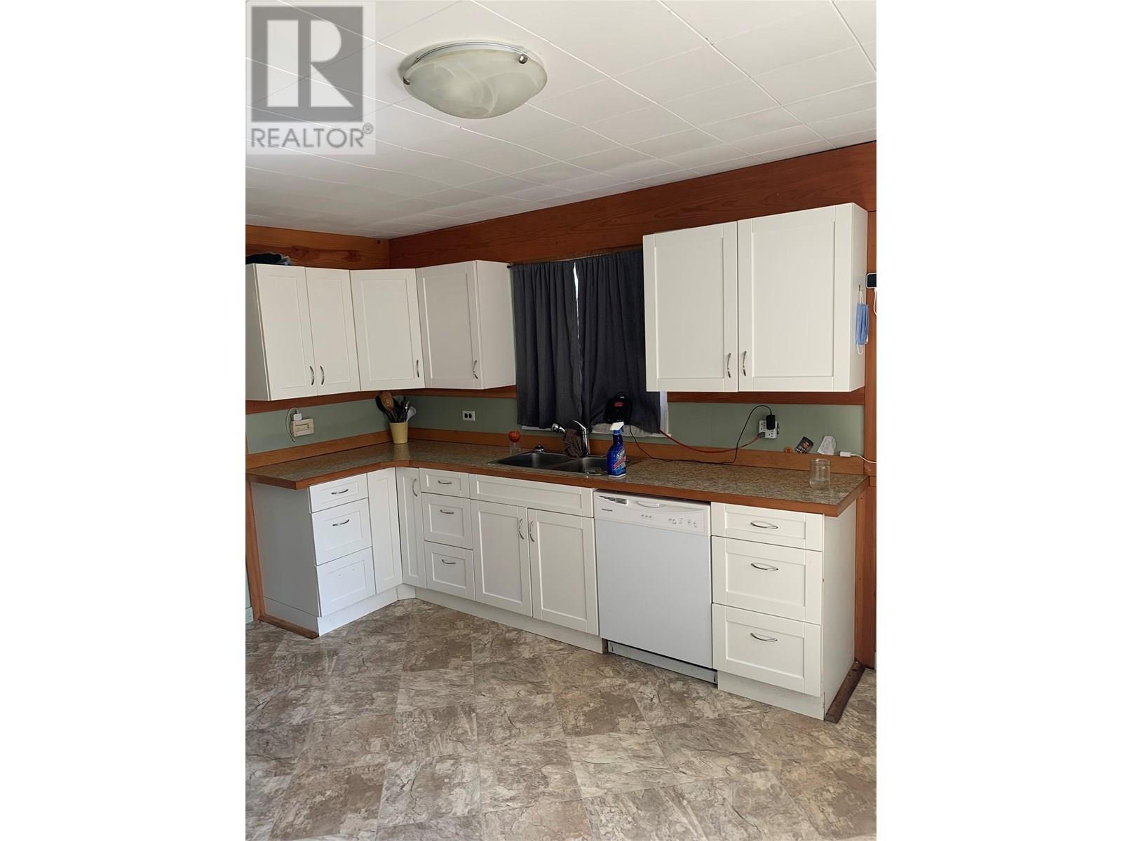 572 6 Highway, Nakusp