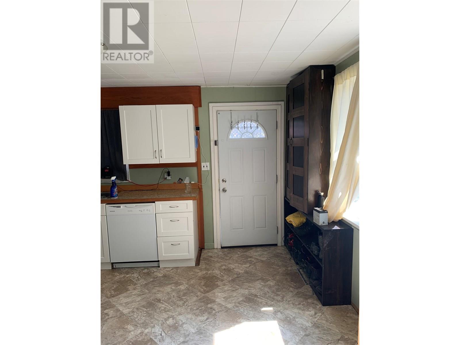 572 6 Highway, Nakusp