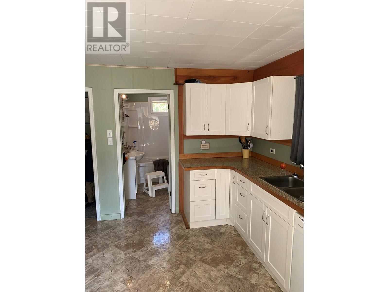 572 6 Highway, Nakusp