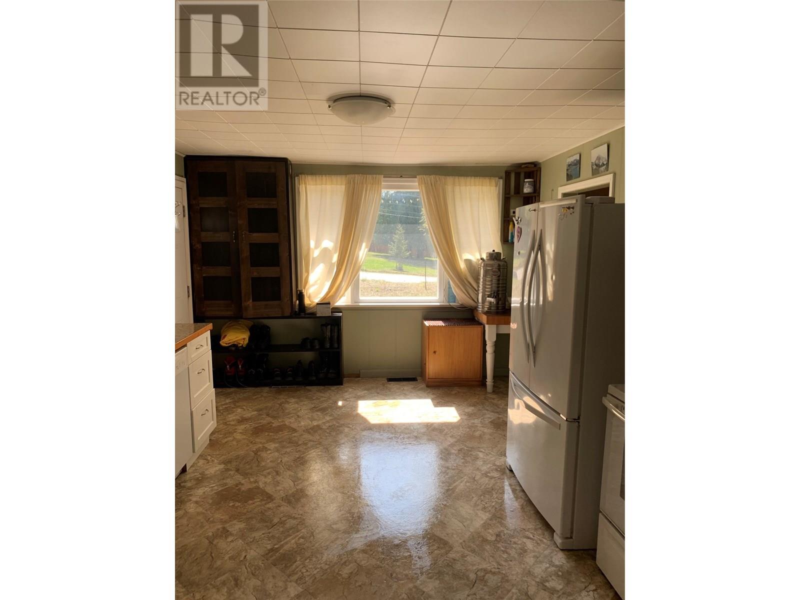 572 6 Highway, Nakusp