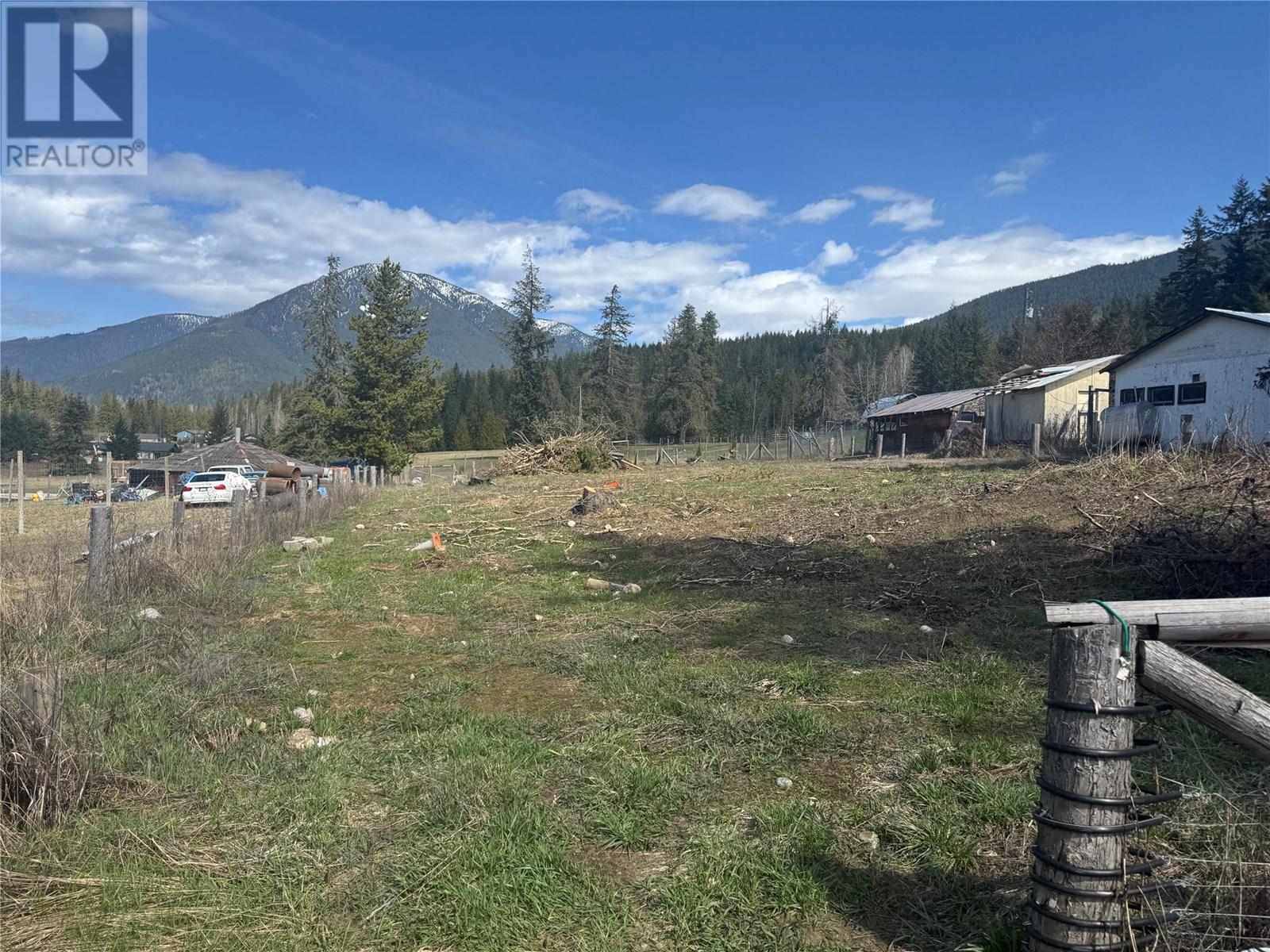 572 6 Highway, Nakusp