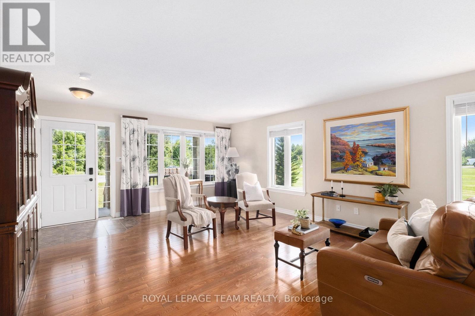 Photo 24 of 124 Stonewalk Drive, North Grenville ON