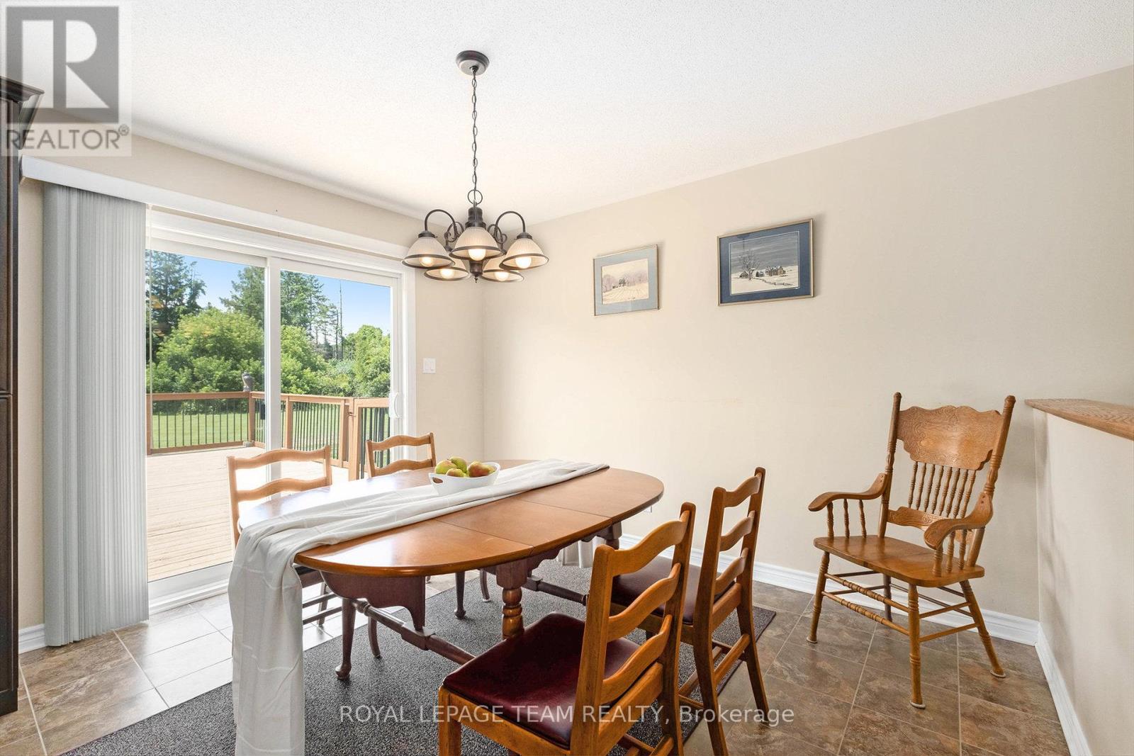 Photo 23 of 124 Stonewalk Drive, North Grenville ON