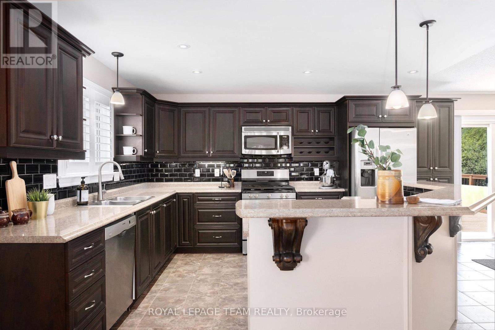 Photo 22 of 124 Stonewalk Drive, North Grenville ON