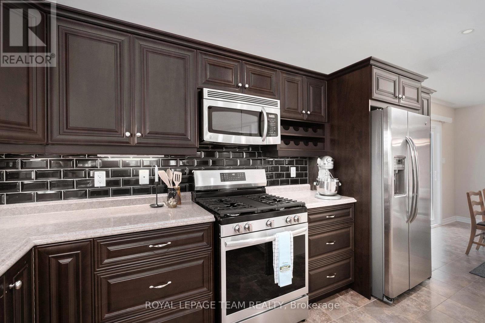 Photo 4 of 124 Stonewalk Drive, North Grenville ON