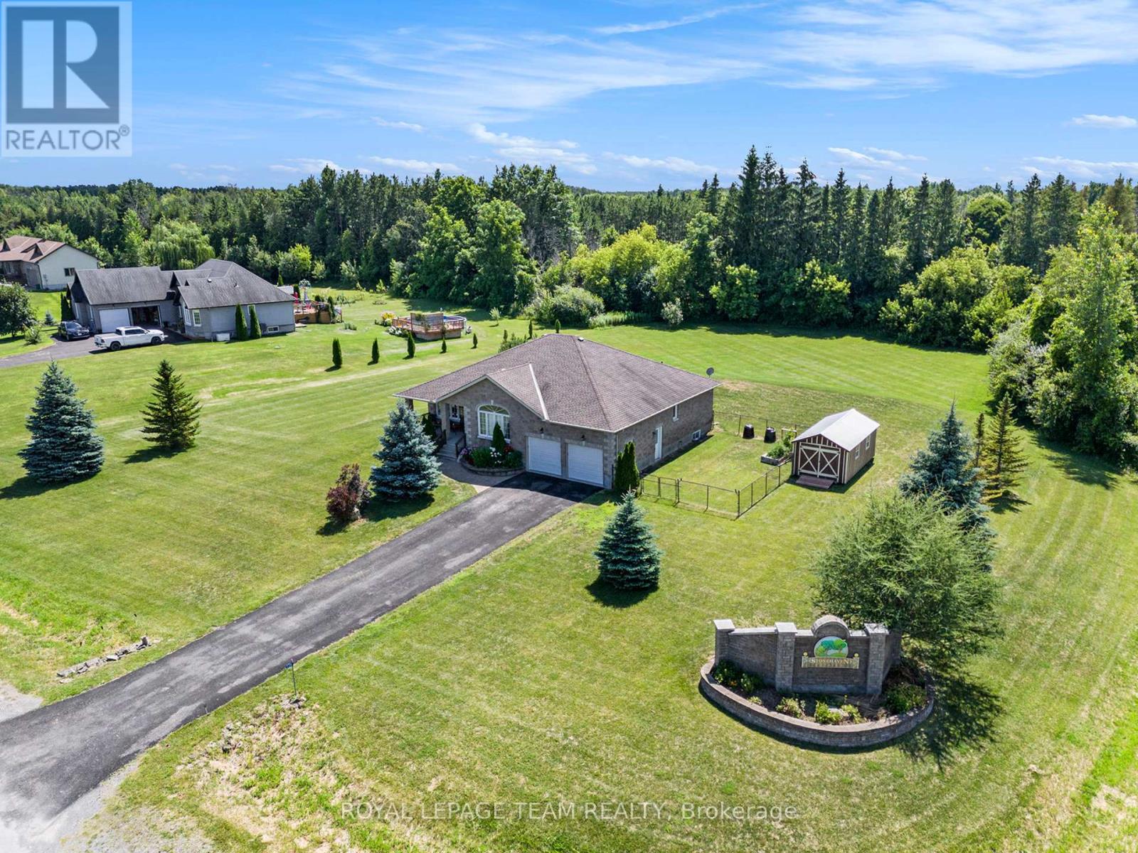 Photo 5 of 124 Stonewalk Drive, North Grenville ON