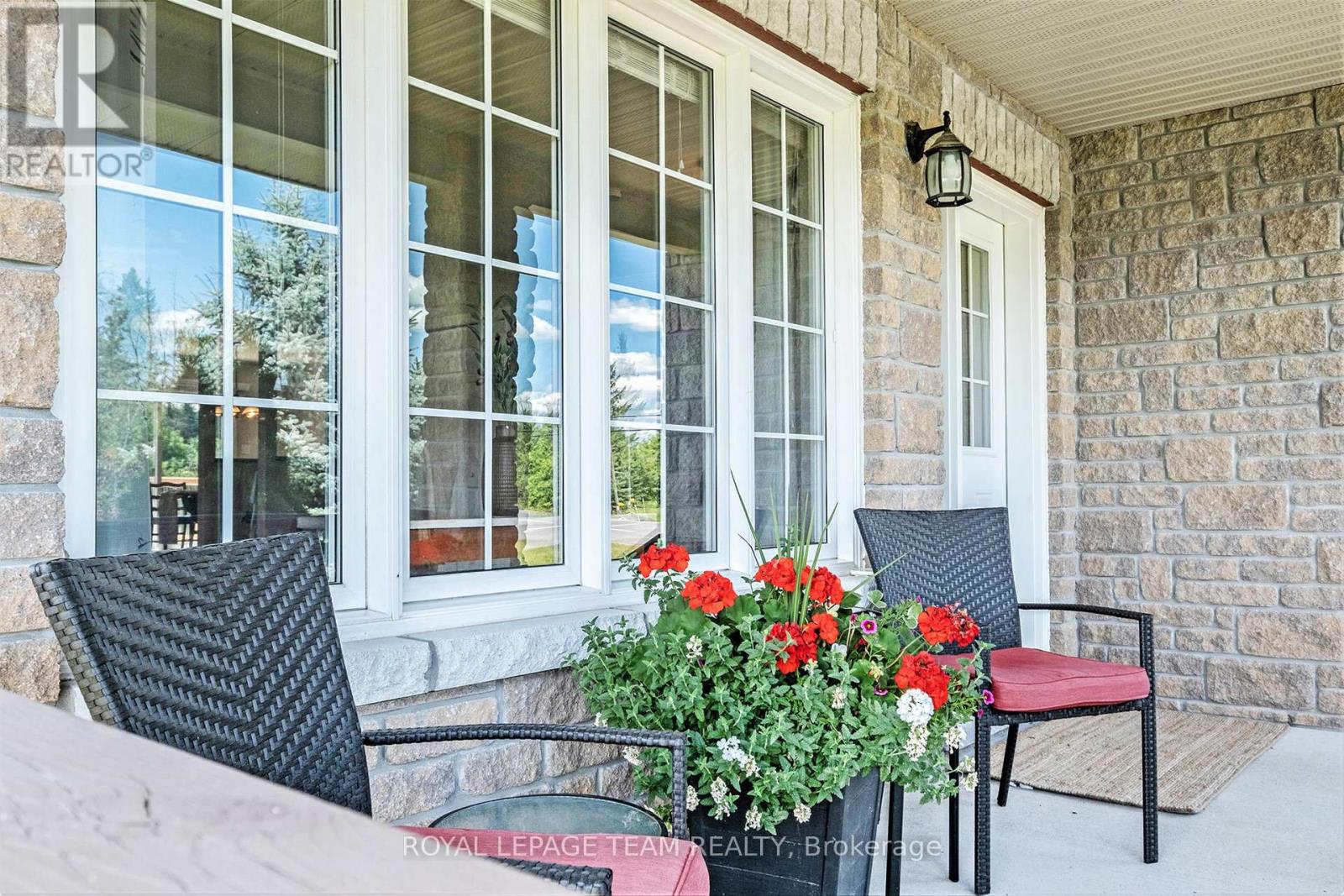 Photo 31 of 124 Stonewalk Drive, North Grenville ON