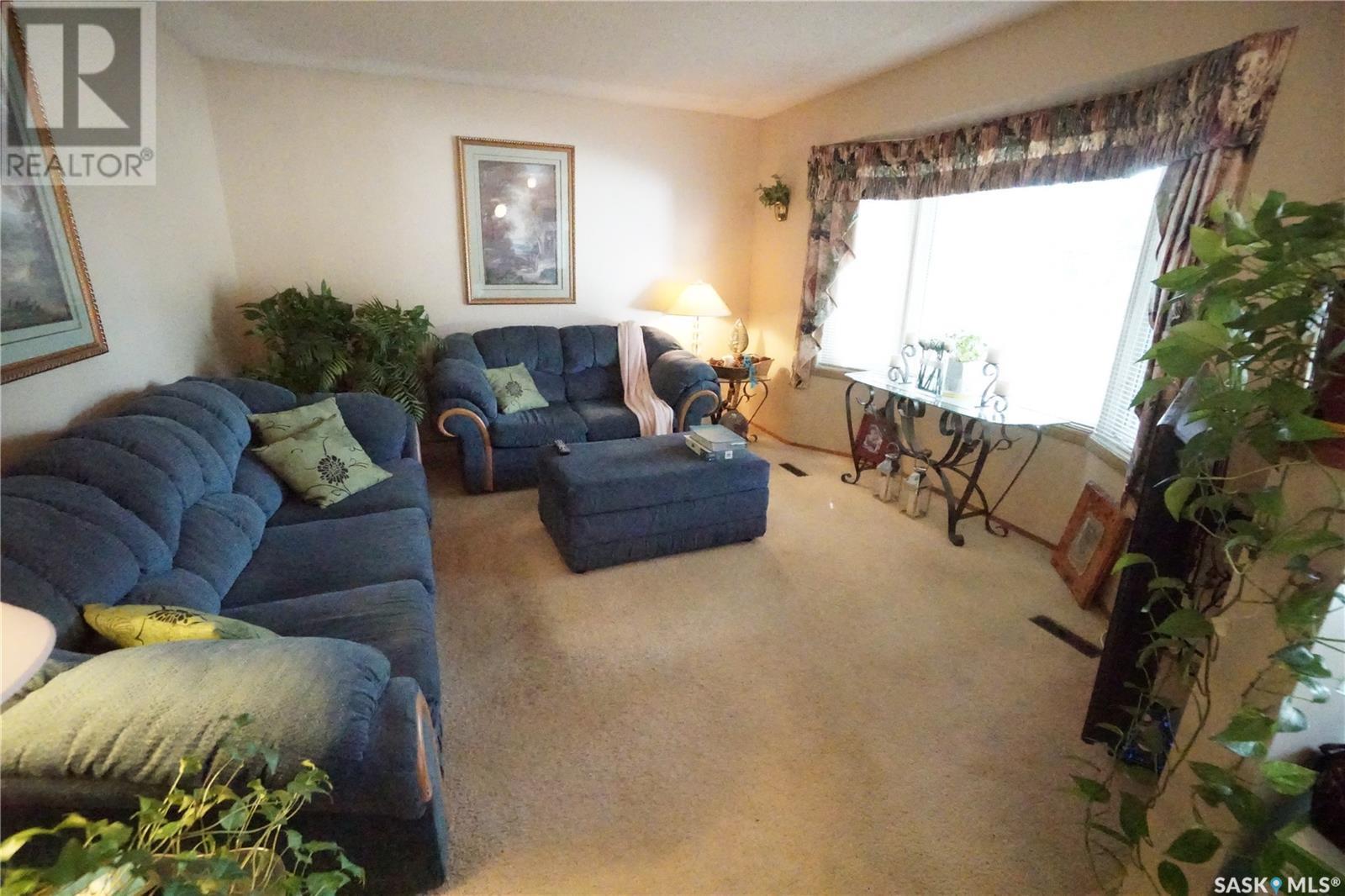 Photo 17 of 986 Garry Street N, Regina SK