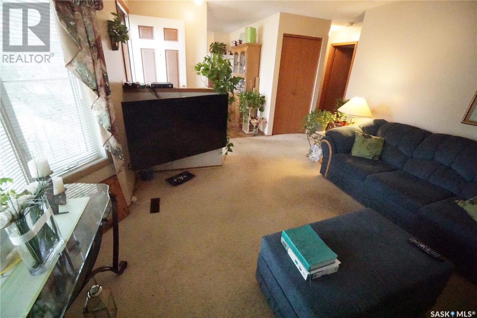 Photo 9 of 986 Garry Street N, Regina SK