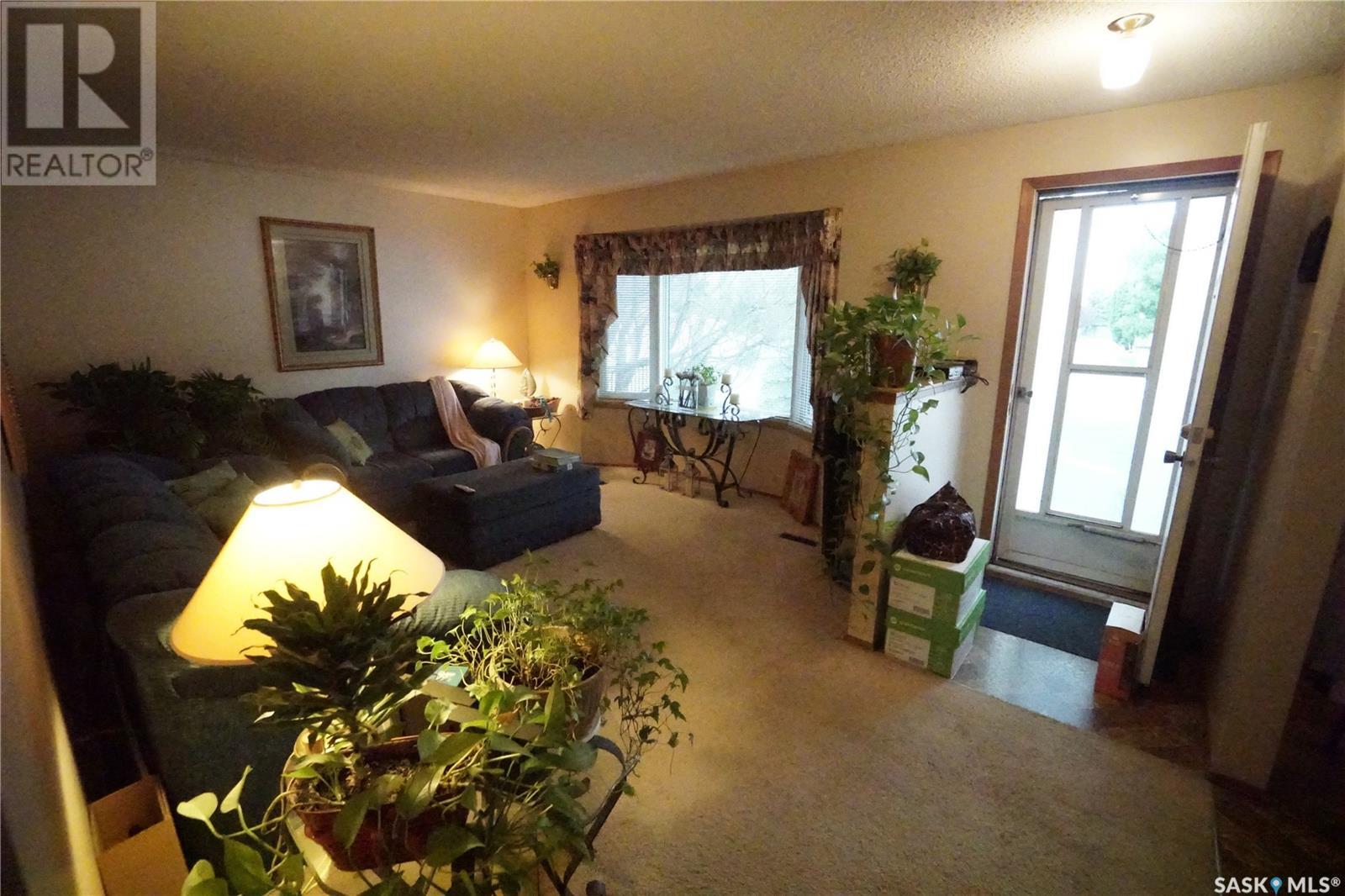 Photo 10 of 986 Garry Street N, Regina SK