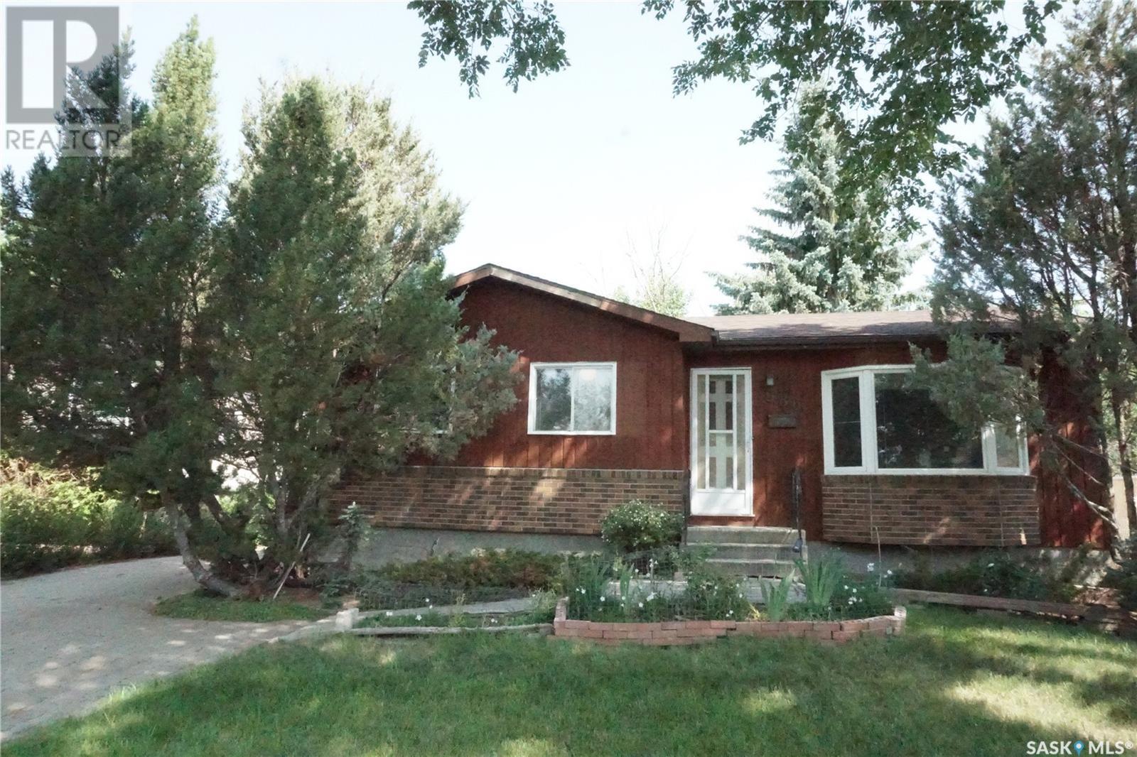 Photo 11 of 986 Garry Street N, Regina SK