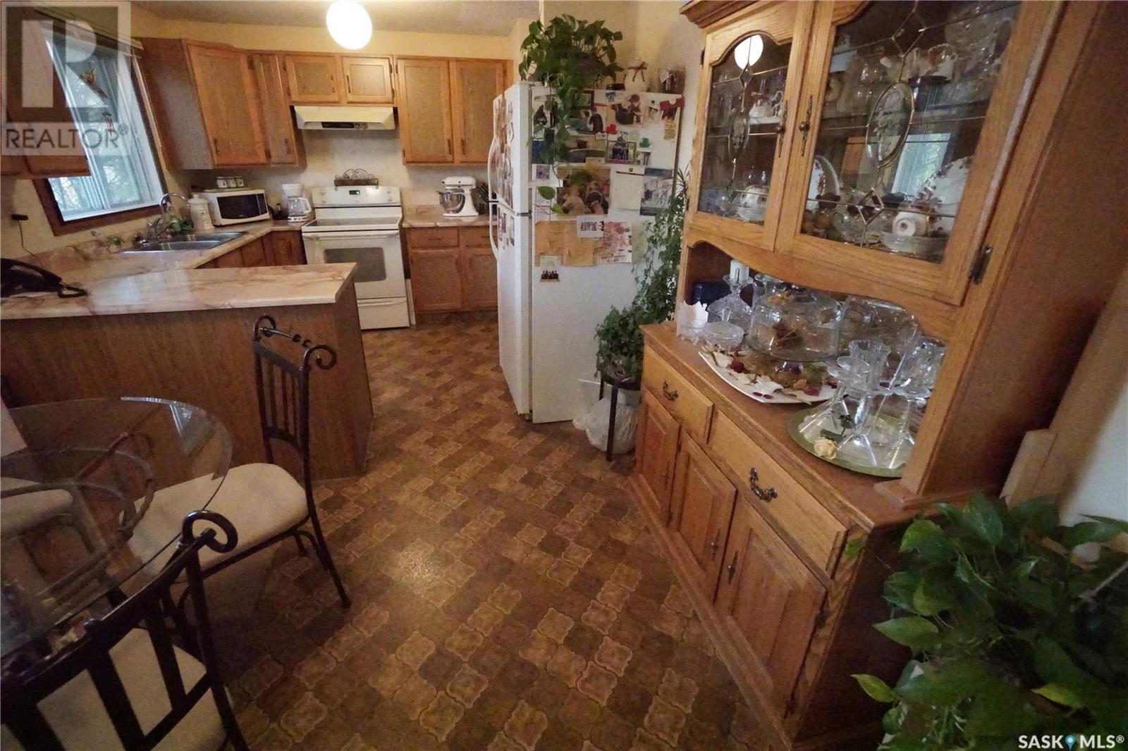 Photo 18 of 986 Garry Street N, Regina SK