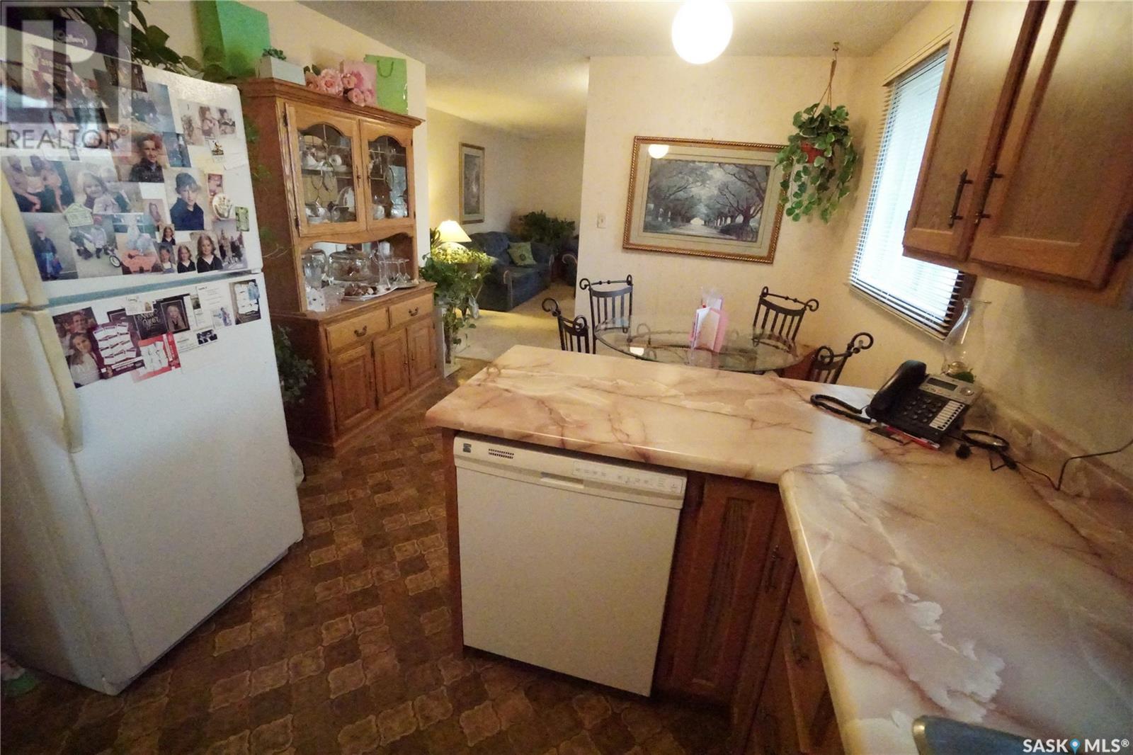 Photo 4 of 986 Garry Street N, Regina SK