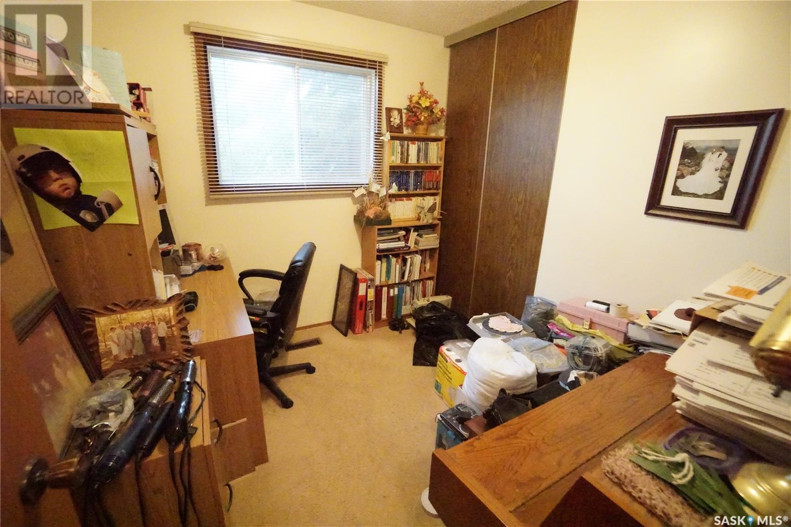 Photo 6 of 986 Garry Street N, Regina SK