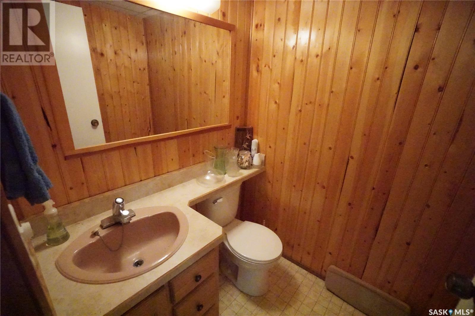 Photo 2 of 986 Garry Street N, Regina SK
