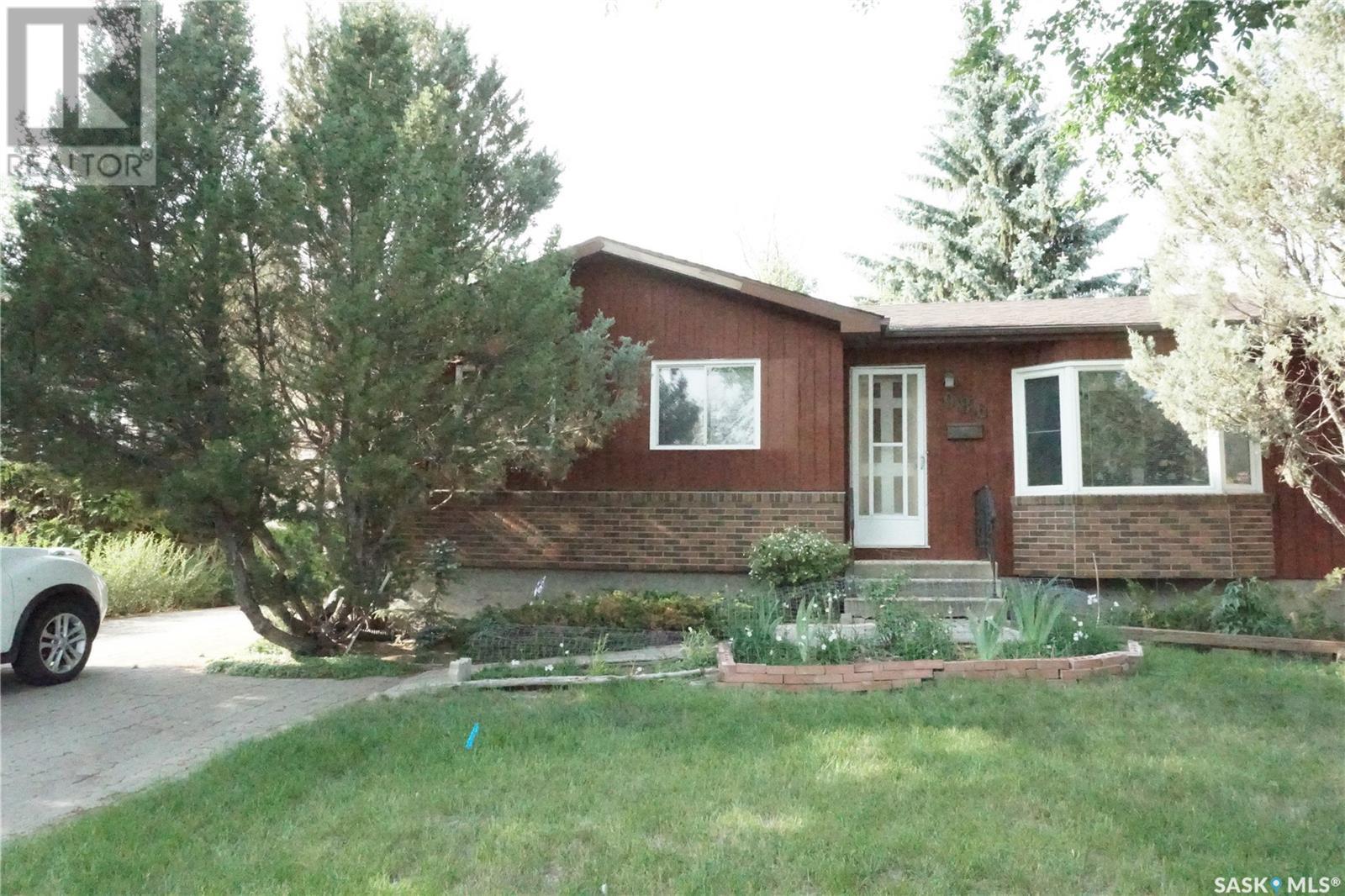 Photo 12 of 986 Garry Street N, Regina SK