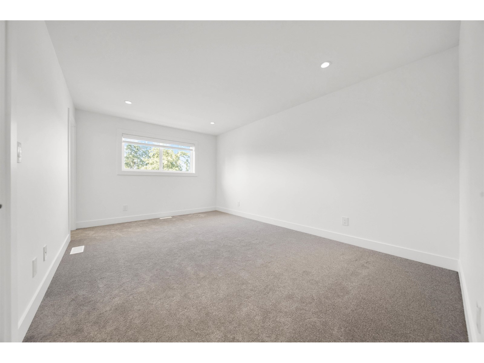 Photo 2 of 20884 48 Avenue, Langley BC