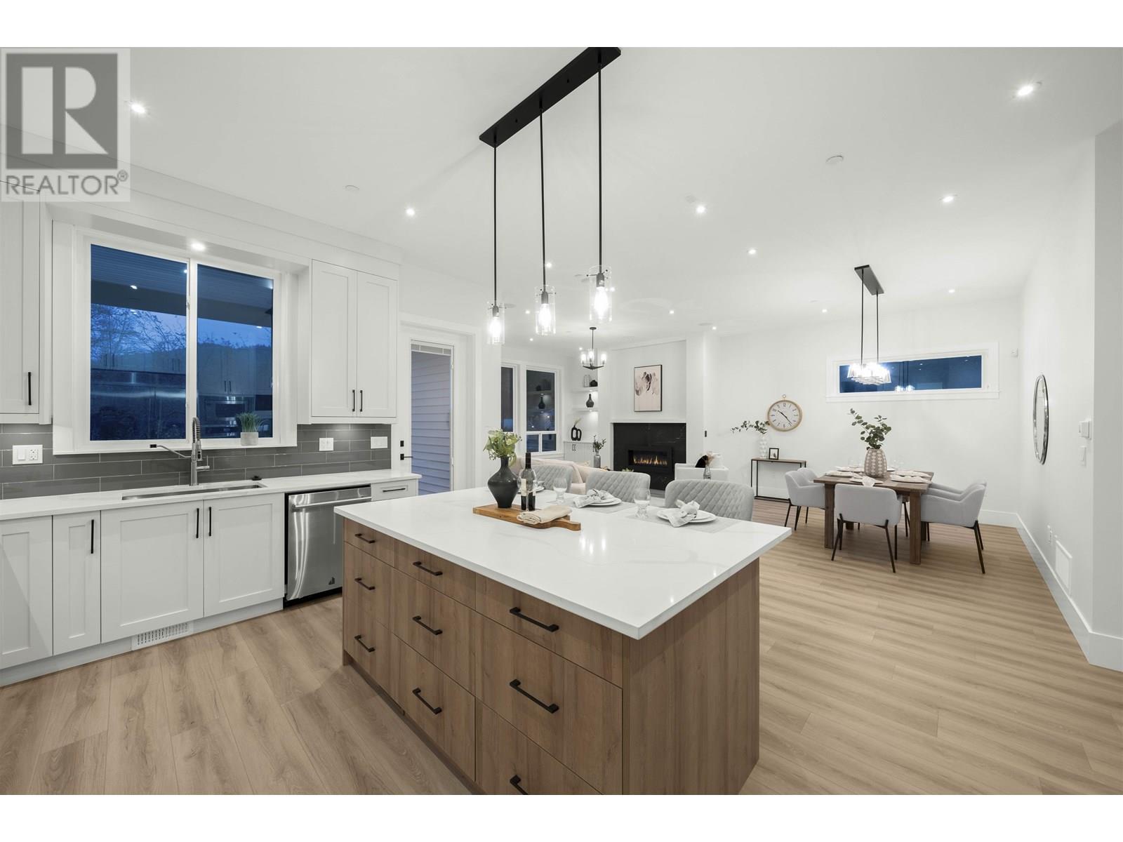 Photo 5 of 11002 243 B Street, Maple Ridge BC