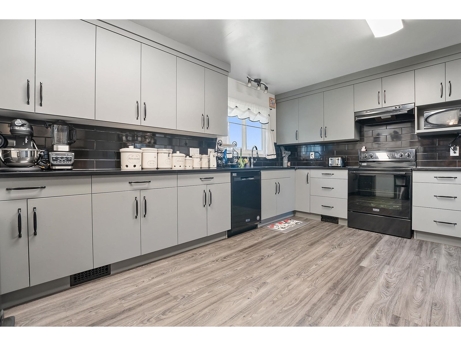 8789 BUTCHART STREET, Chilliwack Proper South, Chilliwack