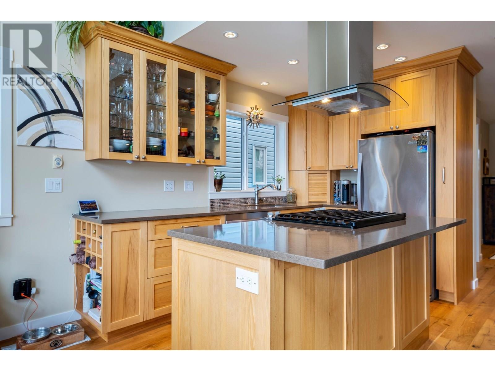 Photo 7 of 7 750 South Dyke Road, New Westminster BC