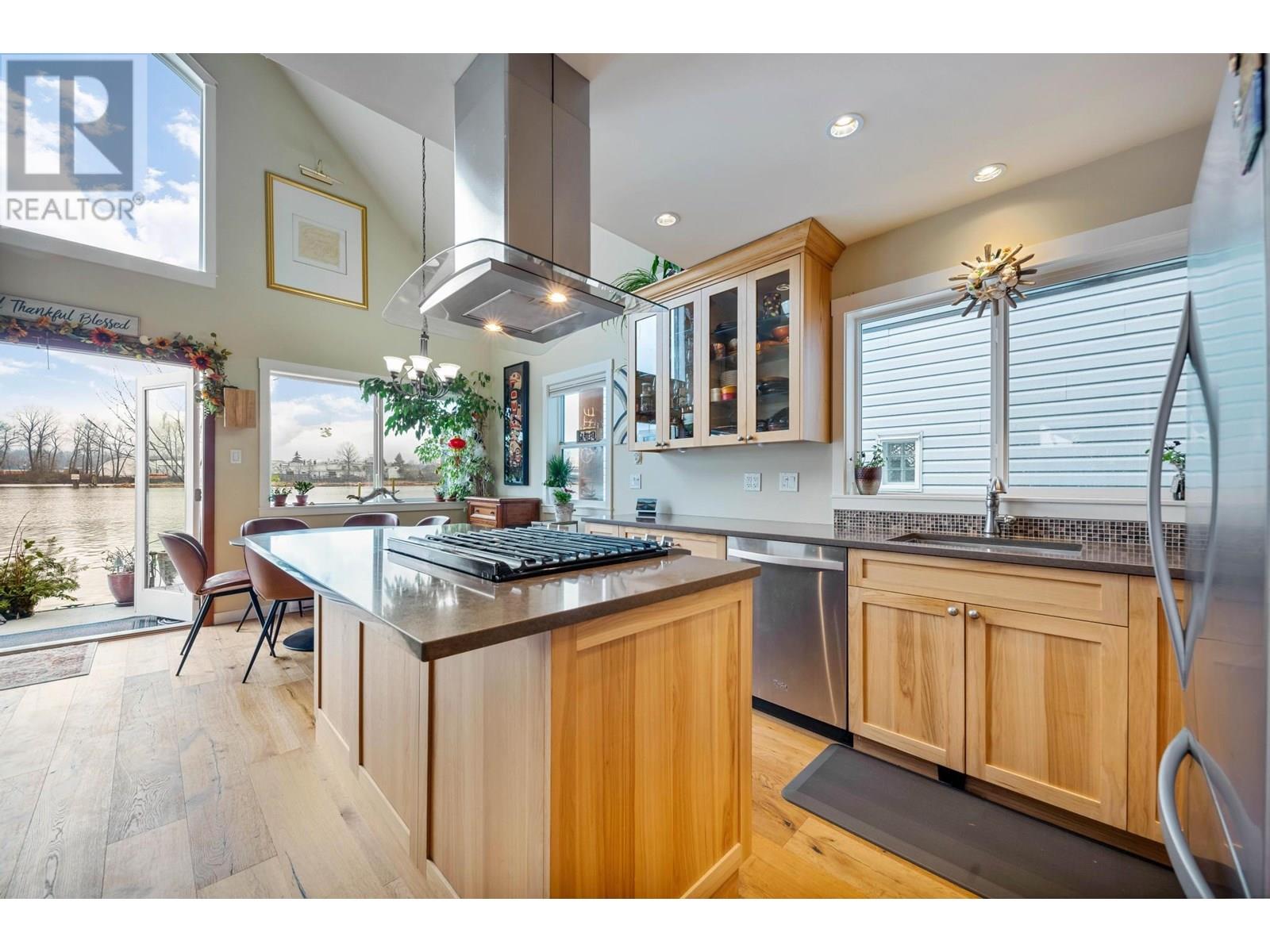 Photo 13 of 7 750 South Dyke Road, New Westminster BC
