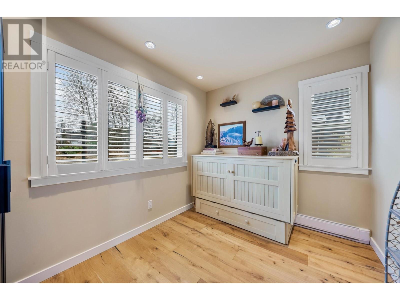 Photo 6 of 7 750 South Dyke Road, New Westminster BC
