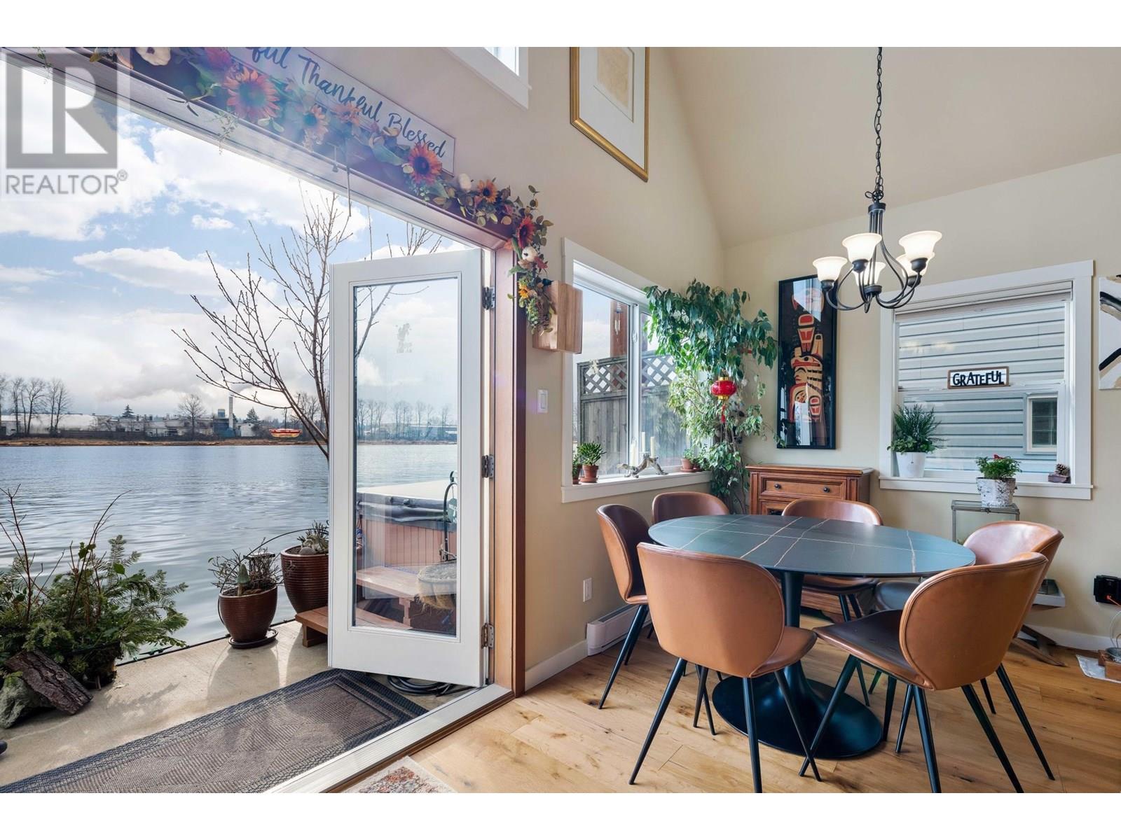 Photo 3 of 7 750 South Dyke Road, New Westminster BC