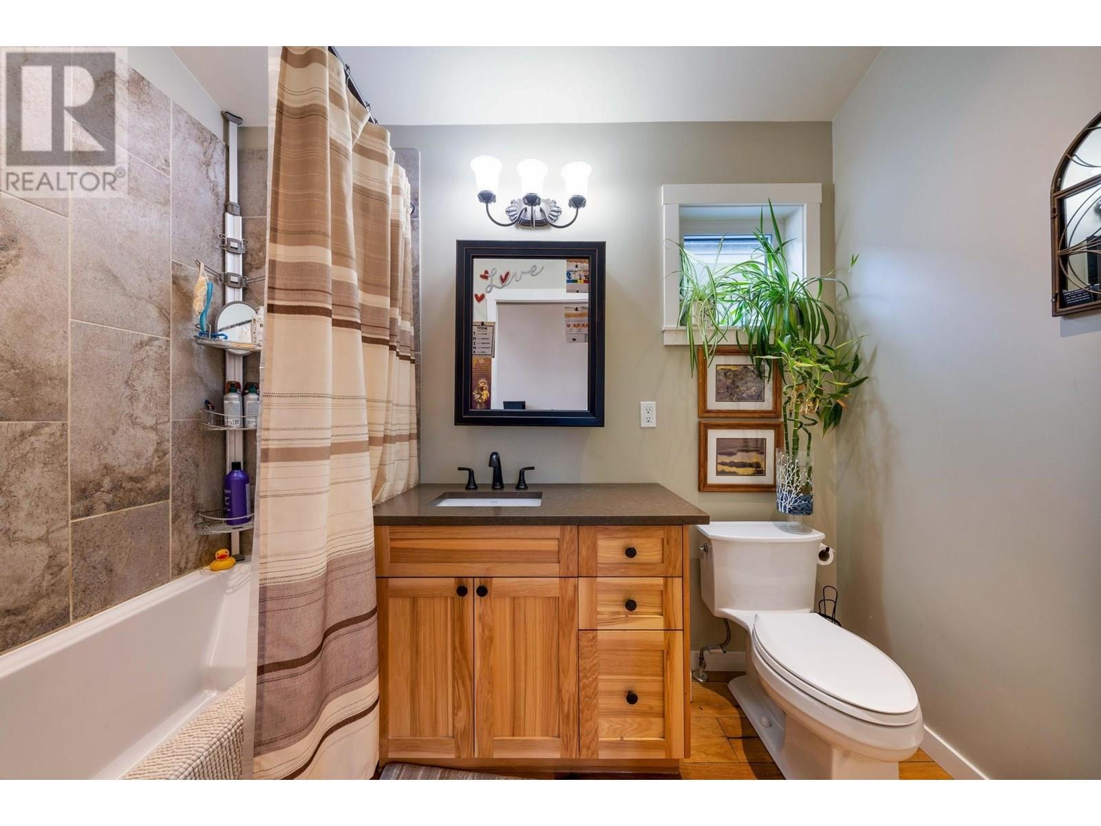 Photo 5 of 7 750 South Dyke Road, New Westminster BC