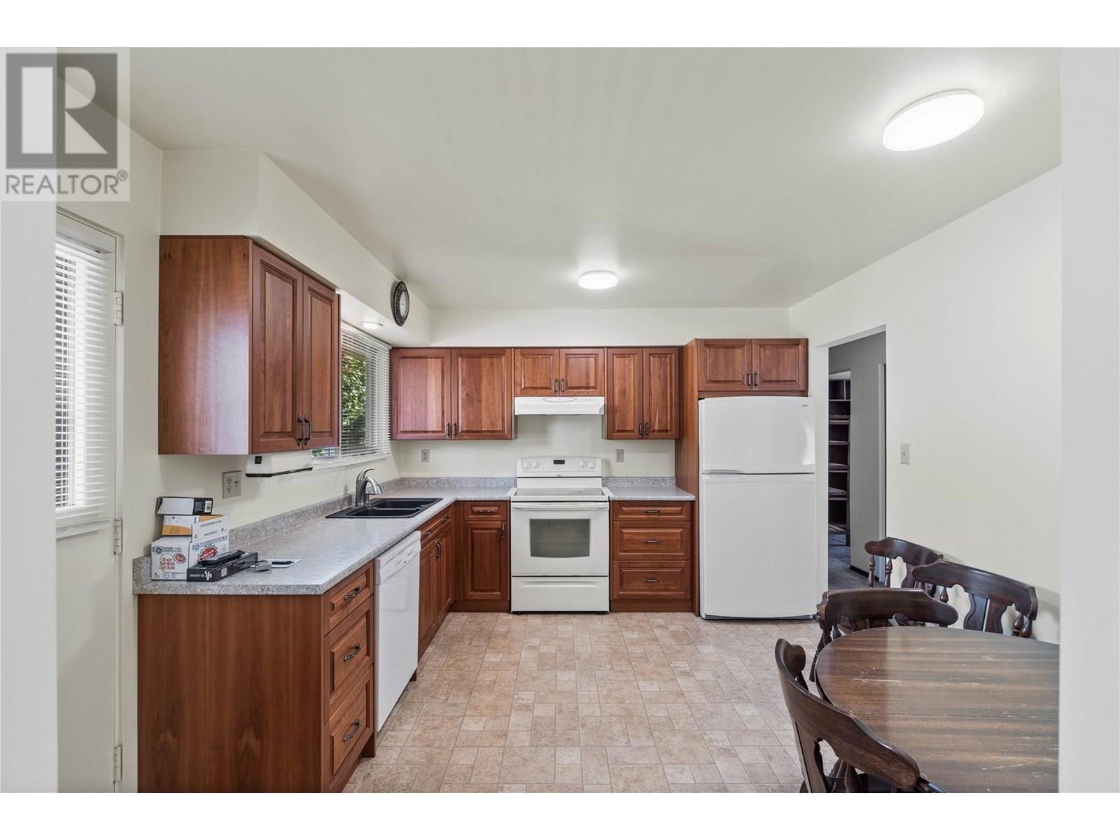 Photo 9 of 1118 Chateau Street, Kamloops BC