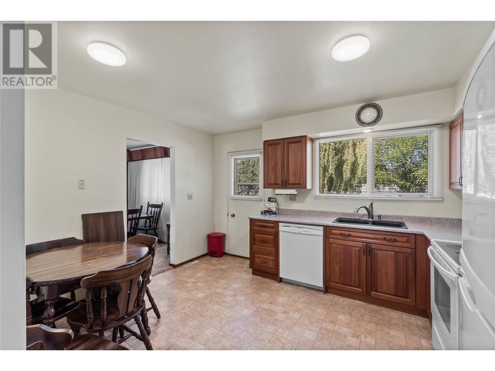 Photo 8 of 1118 Chateau Street, Kamloops BC