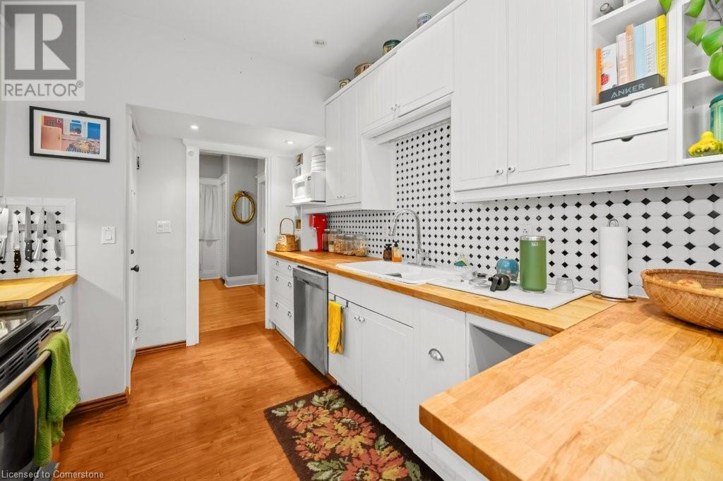 Photo 20 of 48 Balmoral Avenue S Unit Upper, Hamilton ON